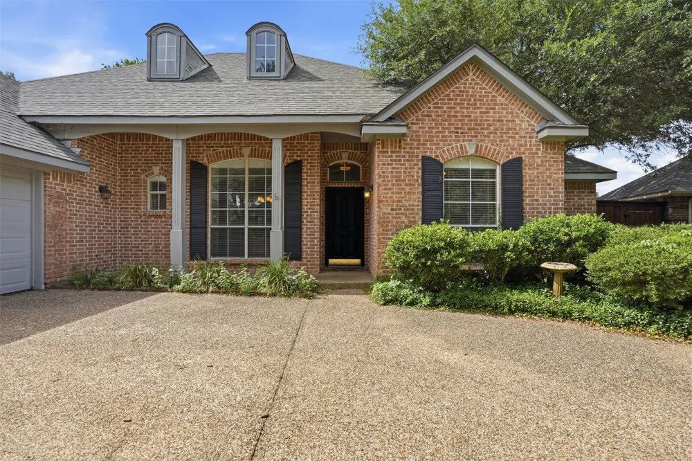3318 Summergrove Drive Arlington, TX 76001