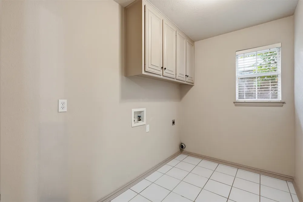 3318 Summergrove Drive Arlington, TX 76001