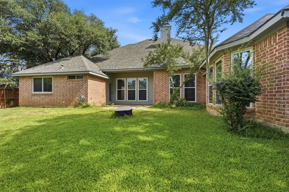 3318 Summergrove Drive Arlington, TX 76001