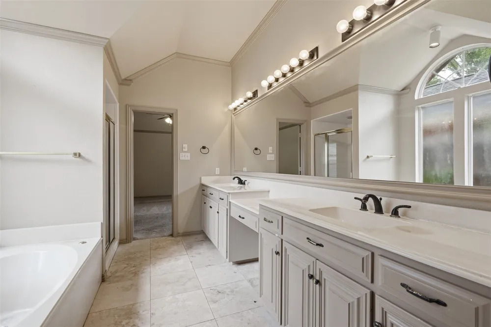 3318 Summergrove Drive Arlington, TX 76001