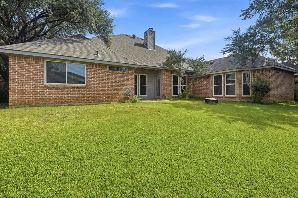 3318 Summergrove Drive Arlington, TX 76001