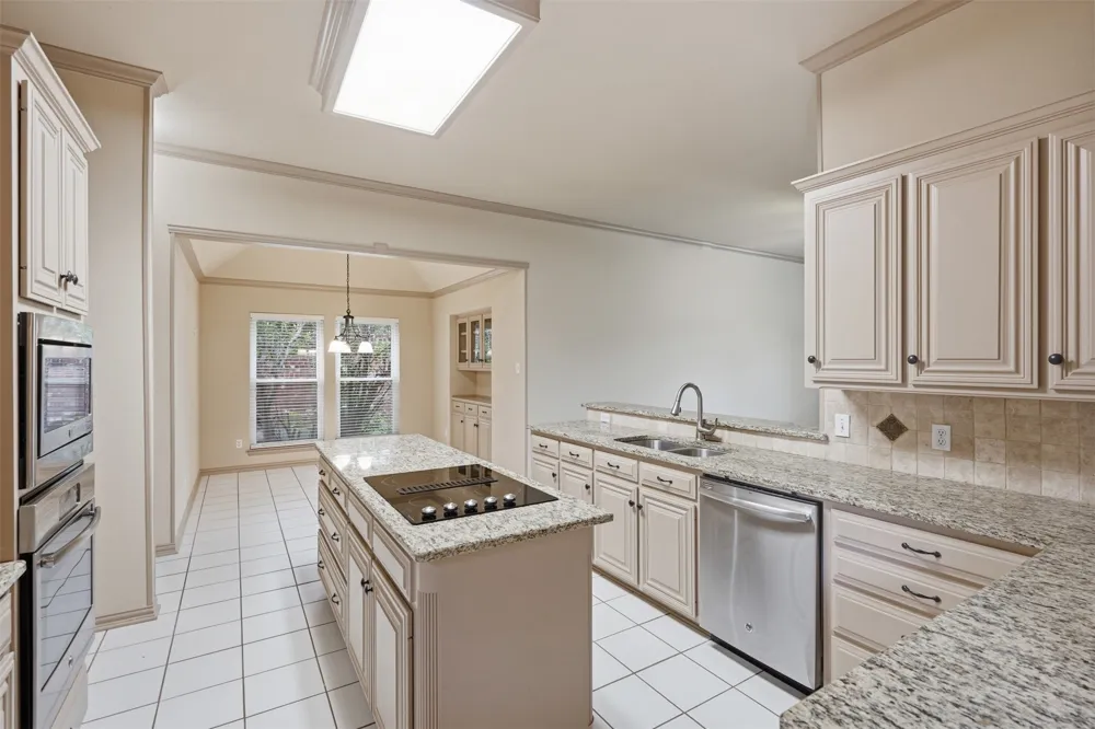 3318 Summergrove Drive Arlington, TX 76001