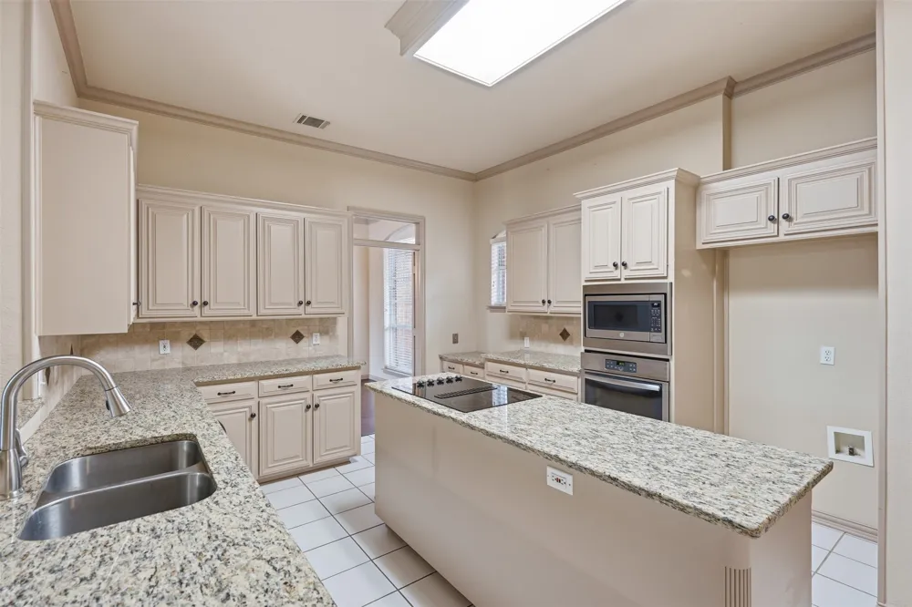3318 Summergrove Drive Arlington, TX 76001