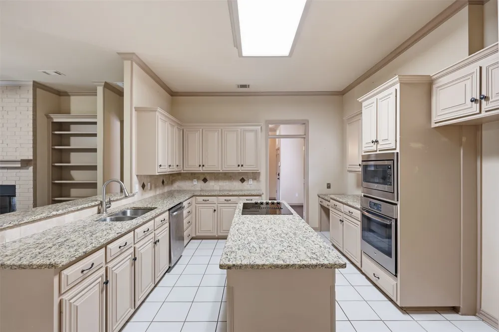 3318 Summergrove Drive Arlington, TX 76001