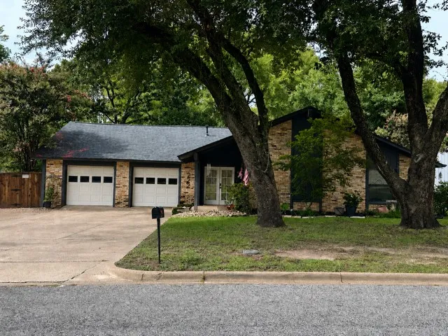 222 La Jolla Drive Athens, TX 75751