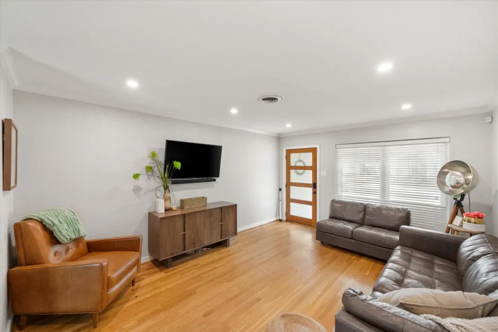 3808 Gaspar Drive Dallas, TX 75220