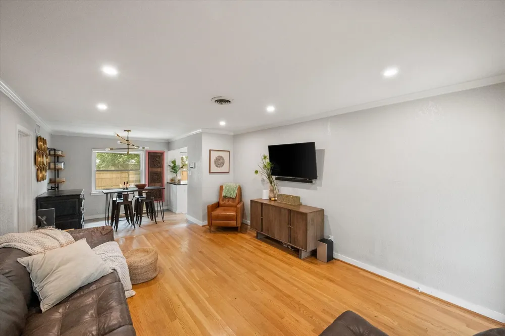 3808 Gaspar Drive Dallas, TX 75220