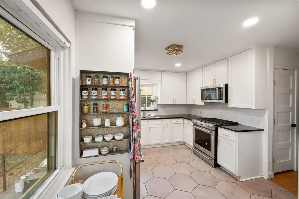 3808 Gaspar Drive Dallas, TX 75220