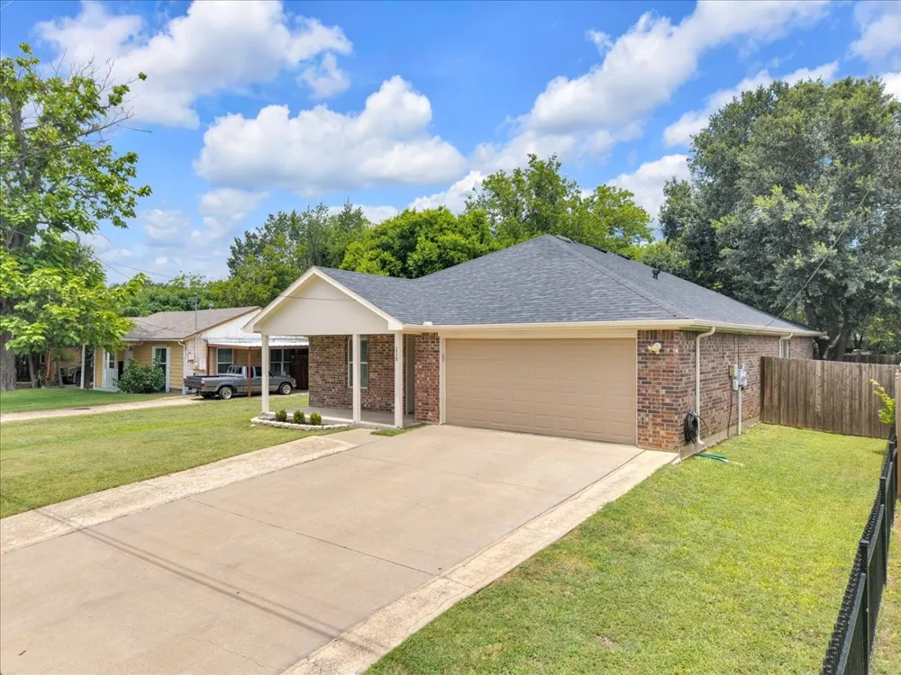 115 E Cason Street Irving, TX 75061
