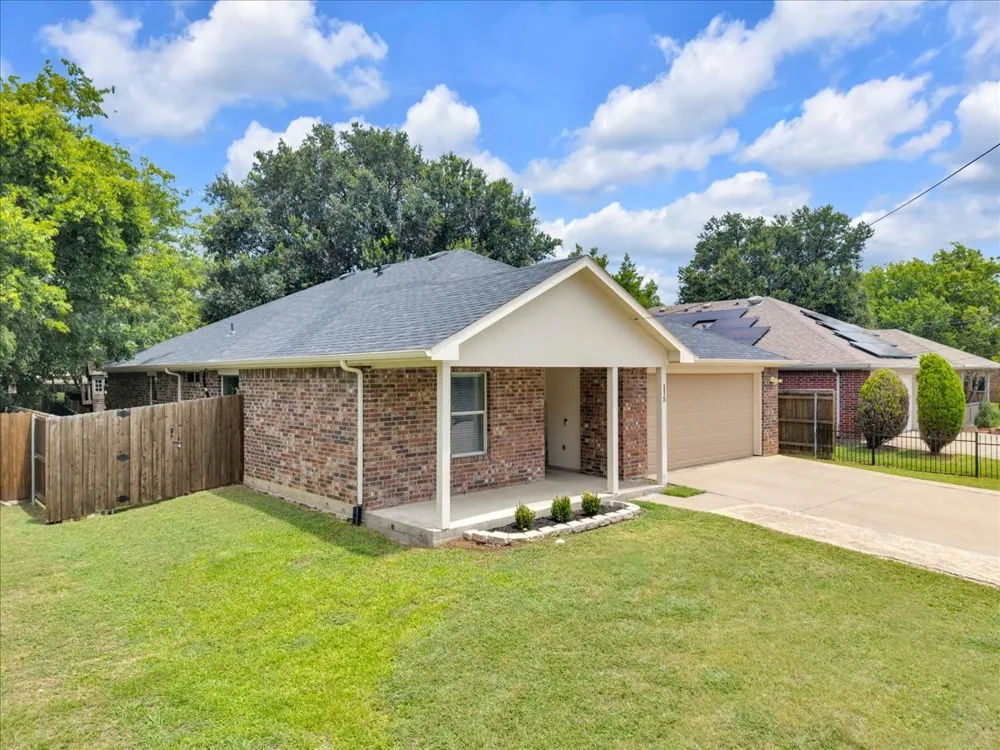 115 E Cason Street Irving, TX 75061