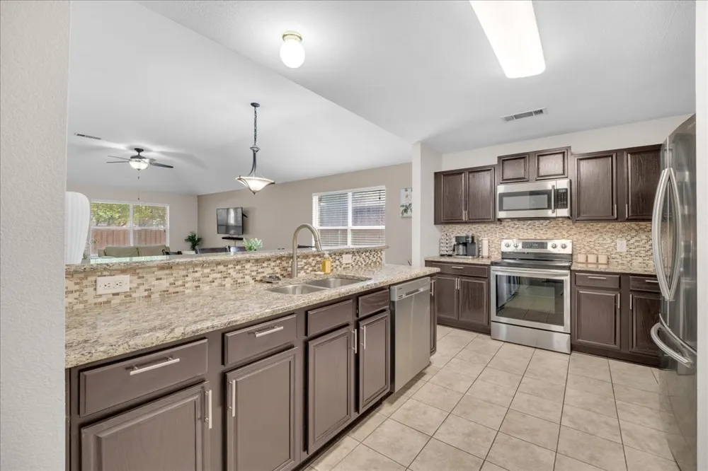 115 E Cason Street Irving, TX 75061