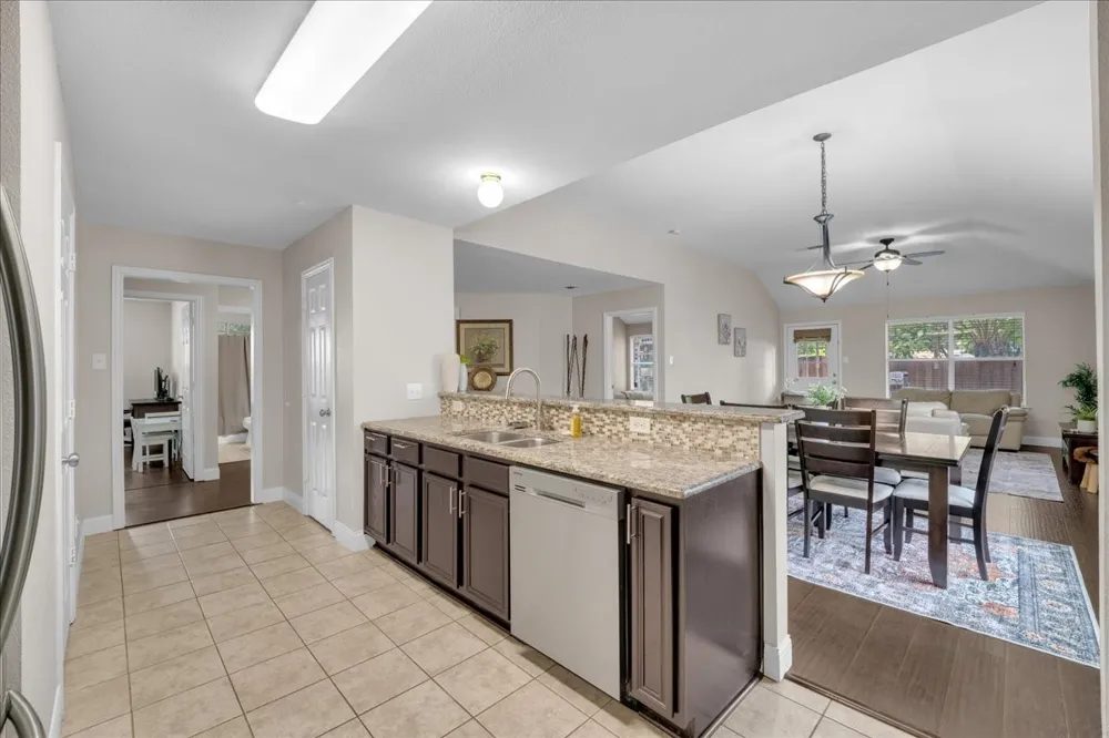 115 E Cason Street Irving, TX 75061