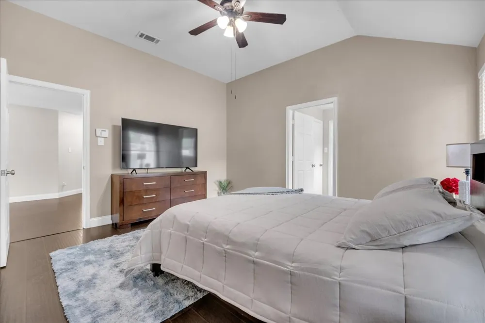 115 E Cason Street Irving, TX 75061