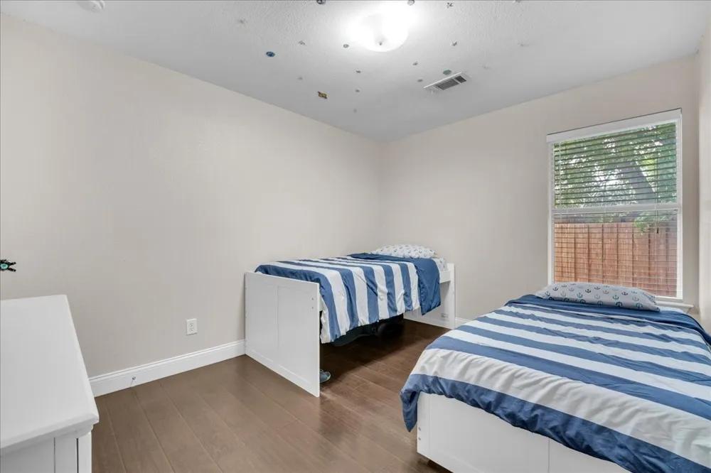 115 E Cason Street Irving, TX 75061