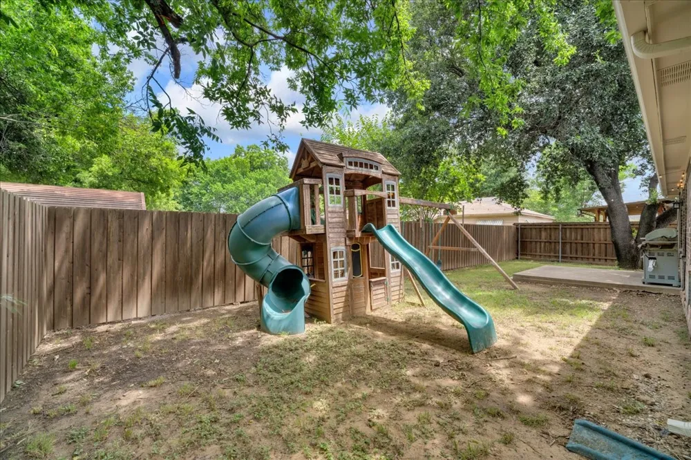 115 E Cason Street Irving, TX 75061