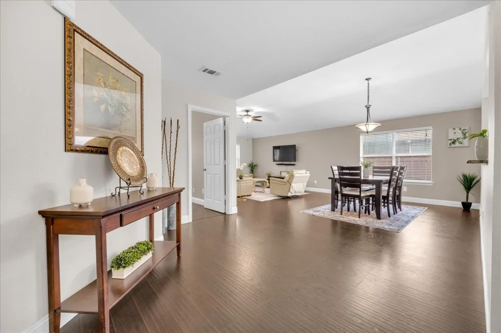 115 E Cason Street Irving, TX 75061