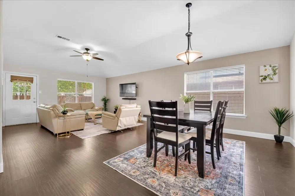 115 E Cason Street Irving, TX 75061