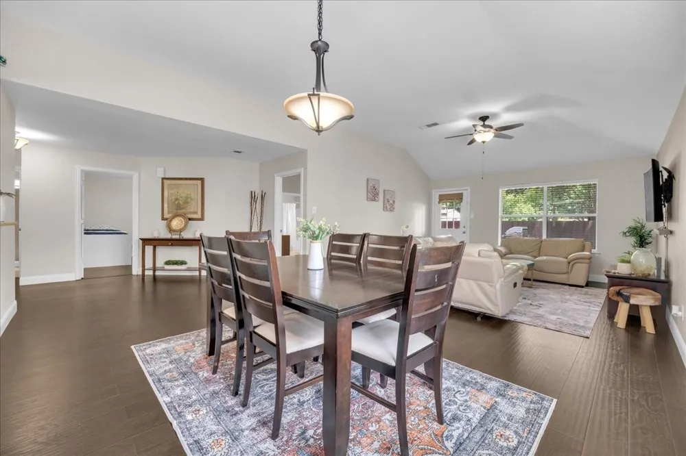 115 E Cason Street Irving, TX 75061