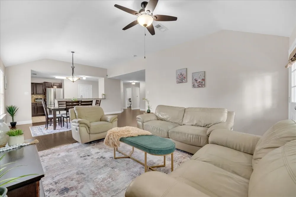 115 E Cason Street Irving, TX 75061