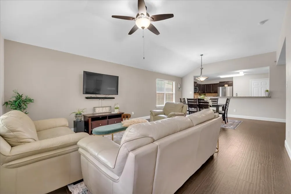 115 E Cason Street Irving, TX 75061