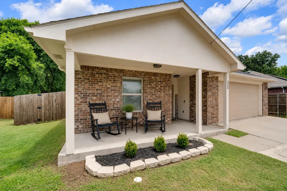 115 E Cason Street Irving, TX 75061