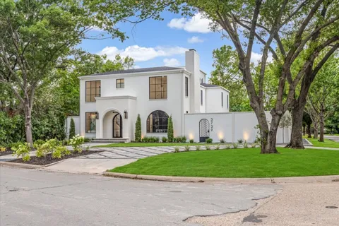 3739 Versailles Avenue