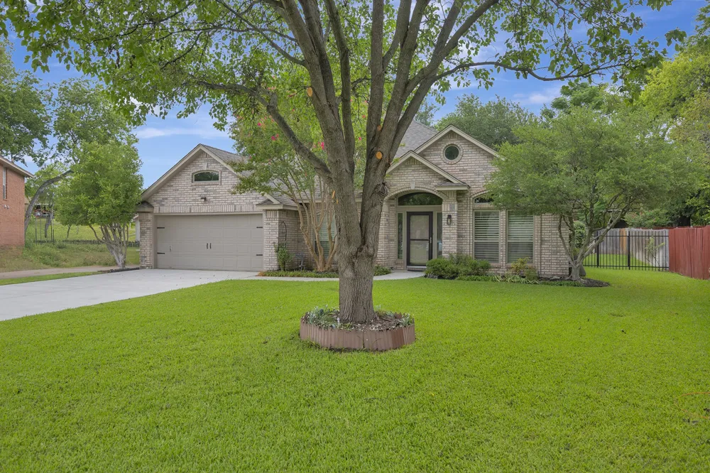 4731 Saddlebrook Drive Benbrook, TX 76116