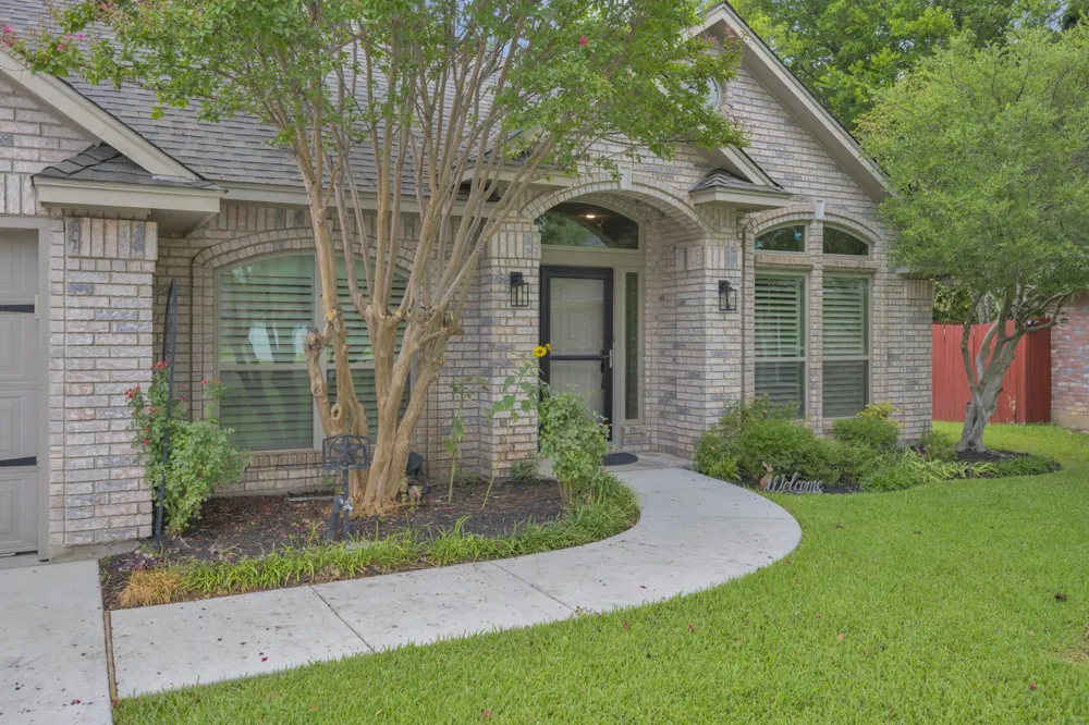 4731 Saddlebrook Drive Benbrook, TX 76116