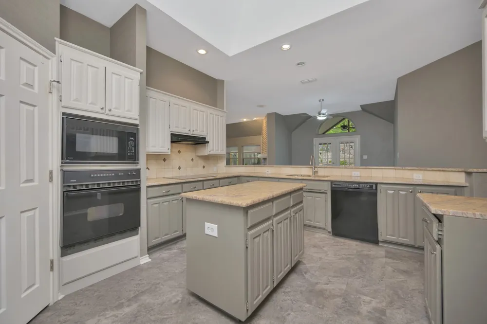 4731 Saddlebrook Drive Benbrook, TX 76116
