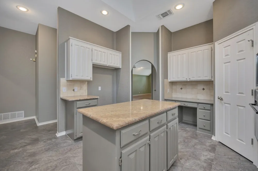 4731 Saddlebrook Drive Benbrook, TX 76116
