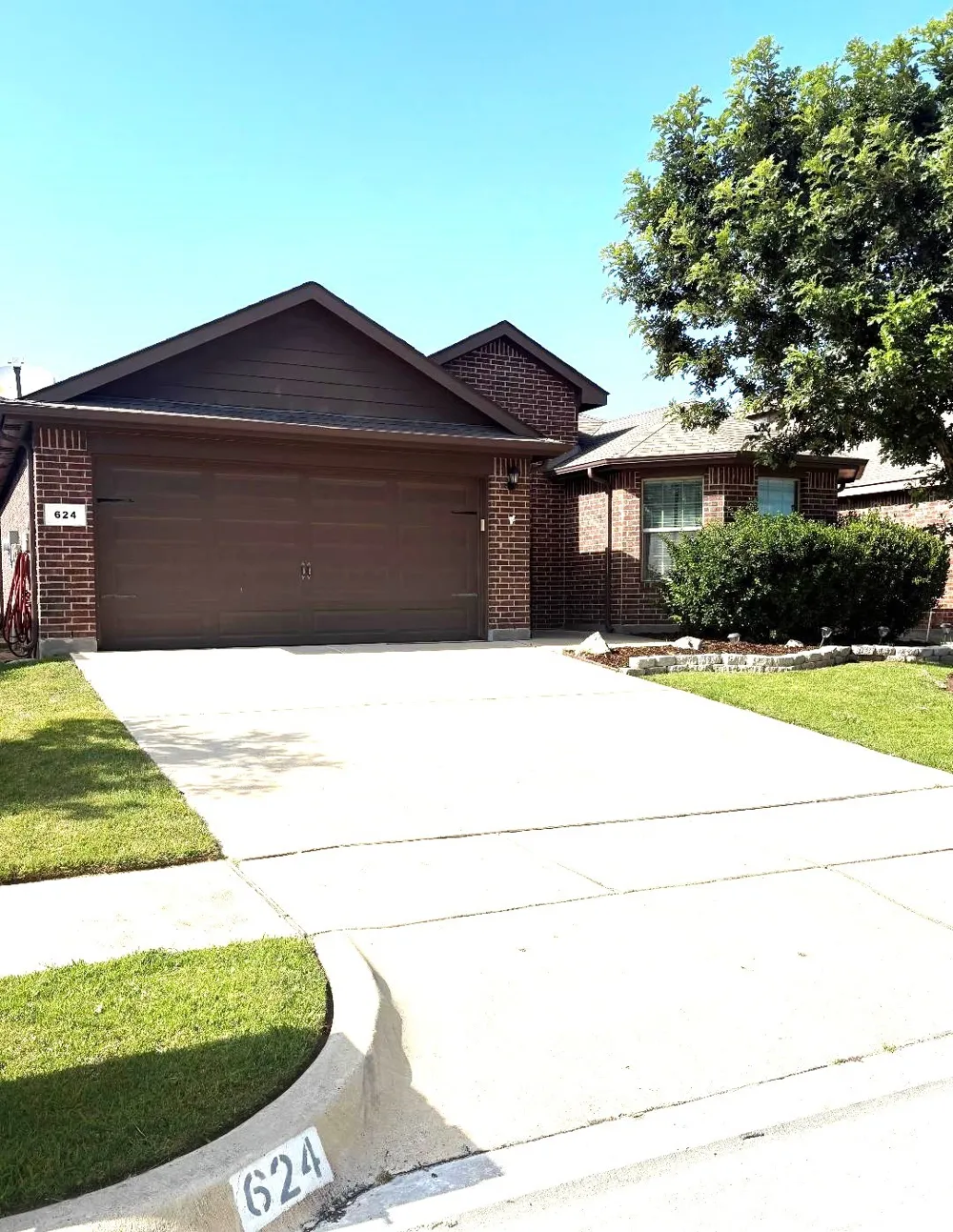 624 River Rock Drive Azle, TX 76020