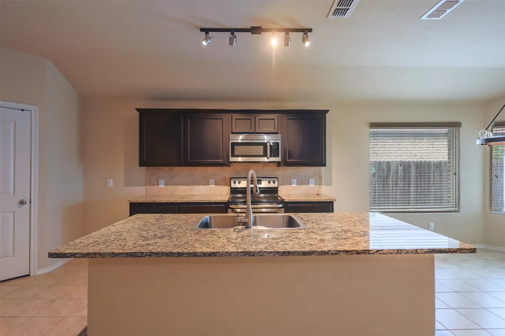 624 River Rock Drive Azle, TX 76020