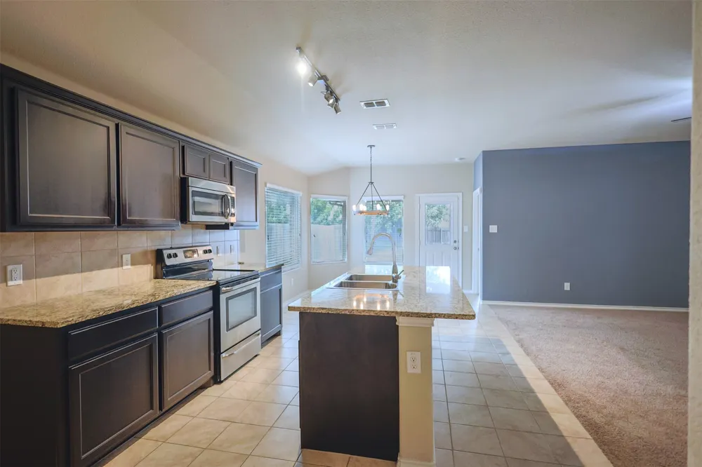 624 River Rock Drive Azle, TX 76020