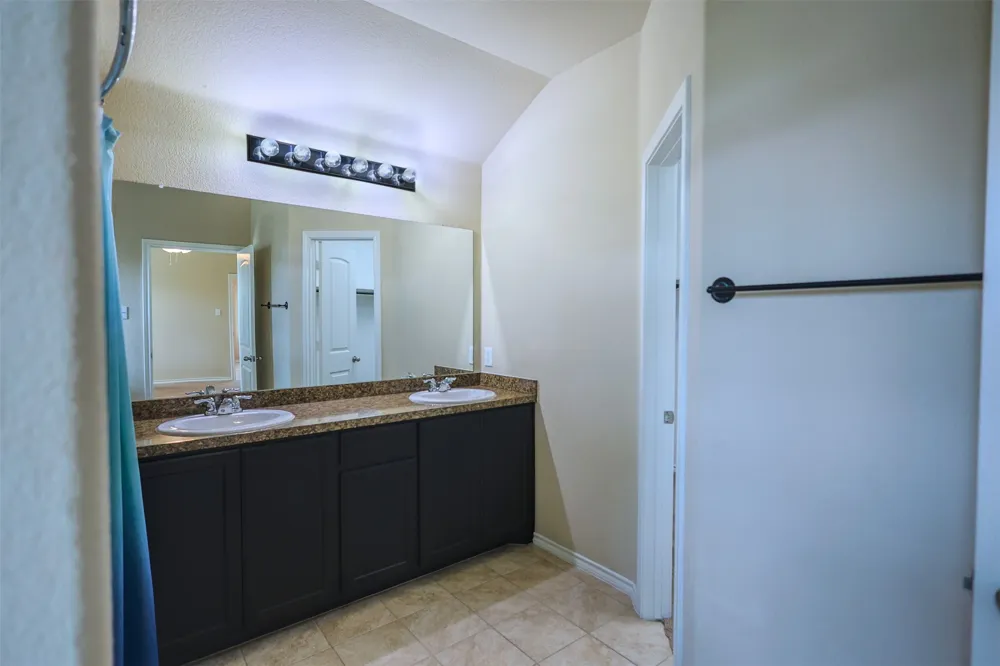 624 River Rock Drive Azle, TX 76020