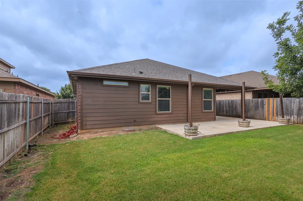 624 River Rock Drive Azle, TX 76020