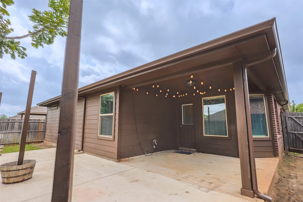 624 River Rock Drive Azle, TX 76020