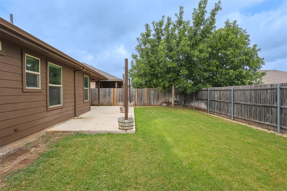 624 River Rock Drive Azle, TX 76020