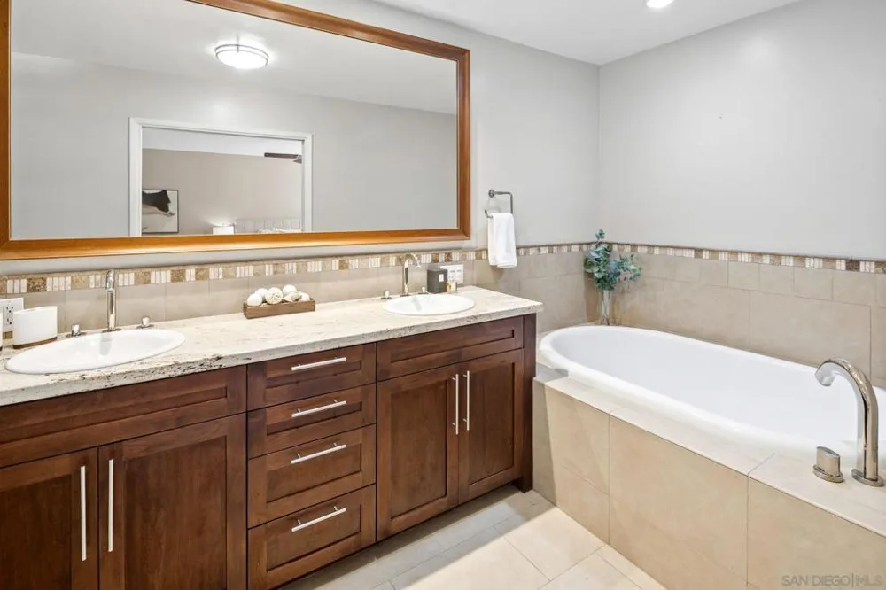 10829 Charbono Point San Diego, CA 92131