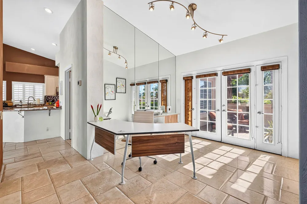 137 Courtside Drive Palm Desert, CA 92260