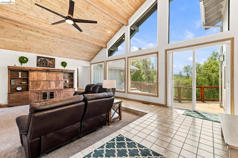 14469 Phillip Ln Sonora, CA 95370