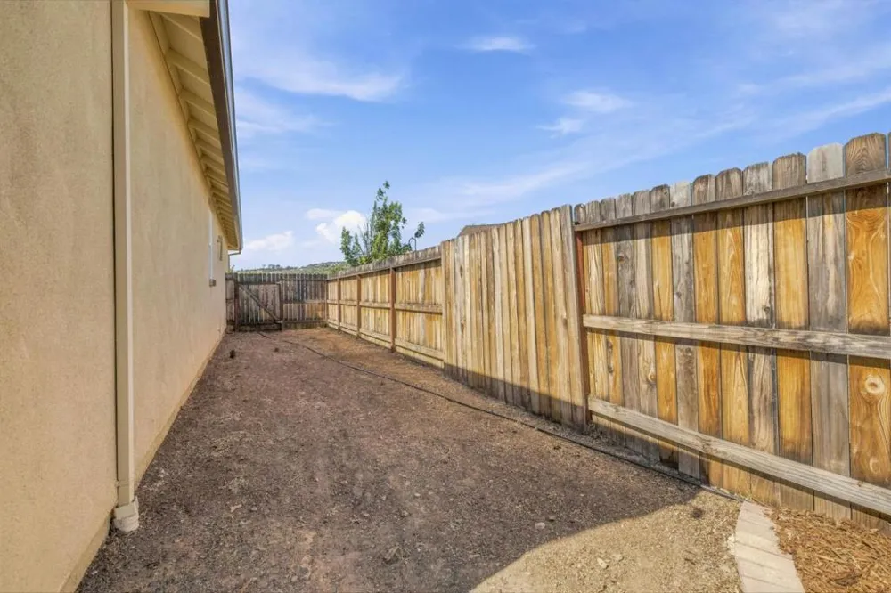 216 Raccoon Hollow Loop Copperopolis, CA 95228