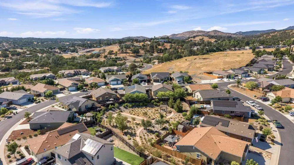 216 Raccoon Hollow Loop Copperopolis, CA 95228