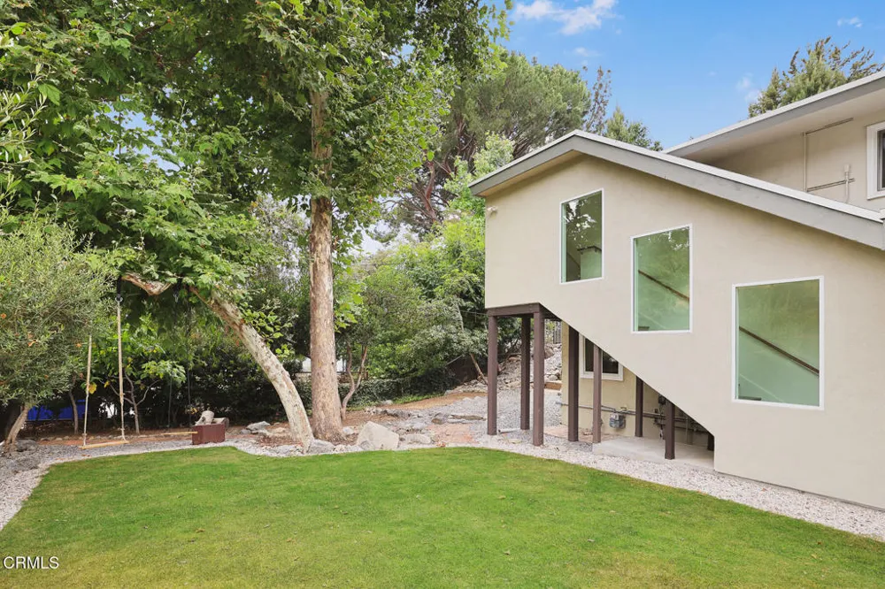 5148 Oakwood Avenue La Canada Flintridge, CA 91011