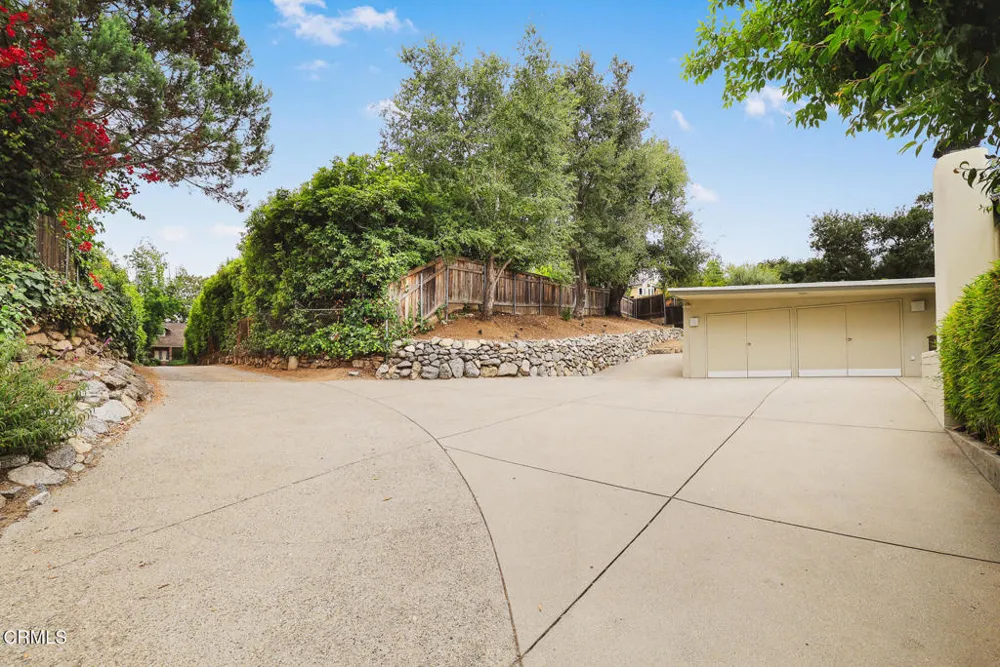 5148 Oakwood Avenue La Canada Flintridge, CA 91011