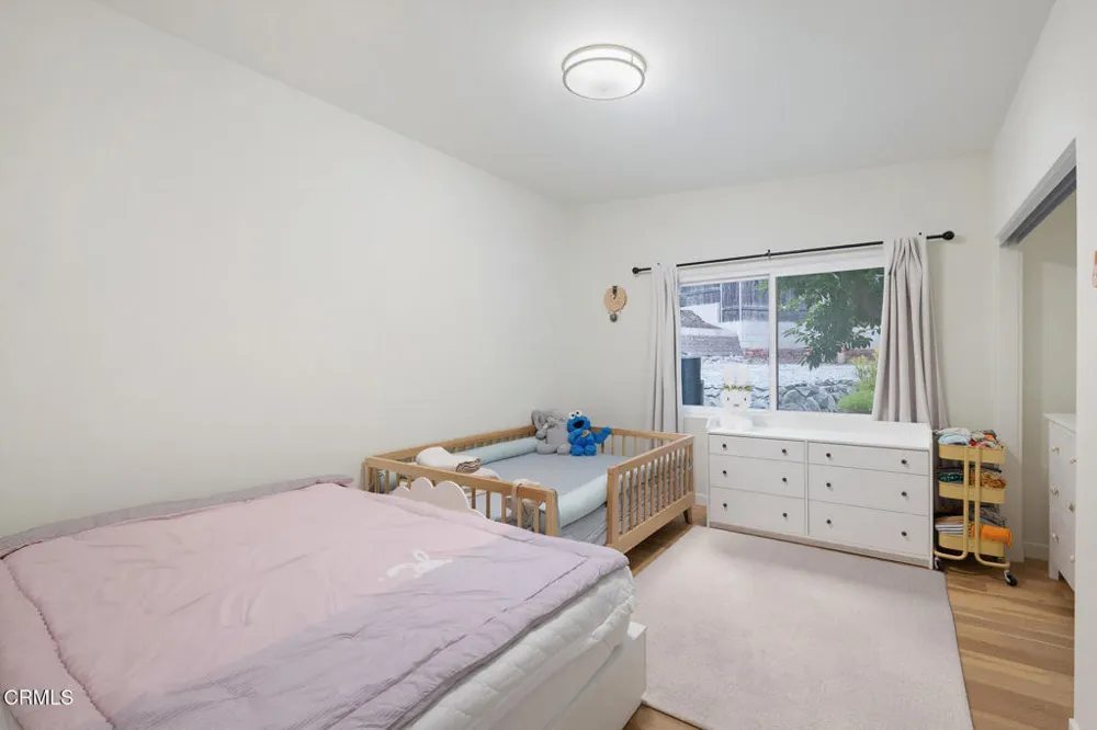 5148 Oakwood Avenue La Canada Flintridge, CA 91011