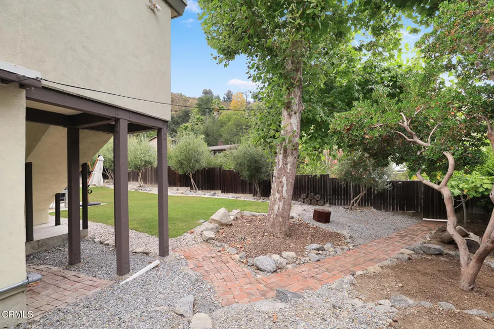 5148 Oakwood Avenue La Canada Flintridge, CA 91011