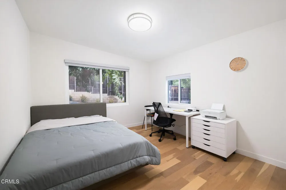 5148 Oakwood Avenue La Canada Flintridge, CA 91011