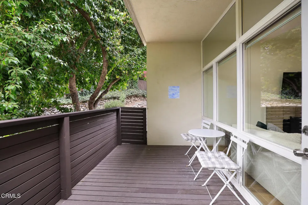 5148 Oakwood Avenue La Canada Flintridge, CA 91011