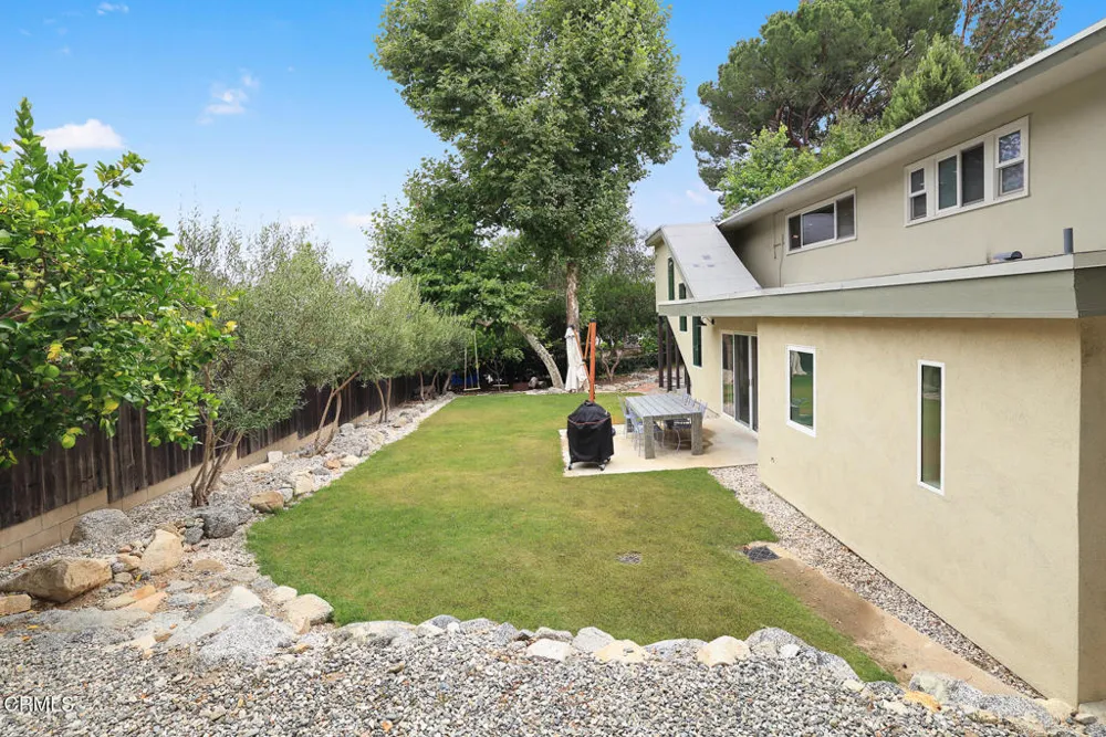 5148 Oakwood Avenue La Canada Flintridge, CA 91011