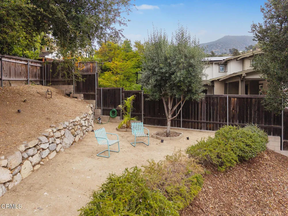 5148 Oakwood Avenue La Canada Flintridge, CA 91011